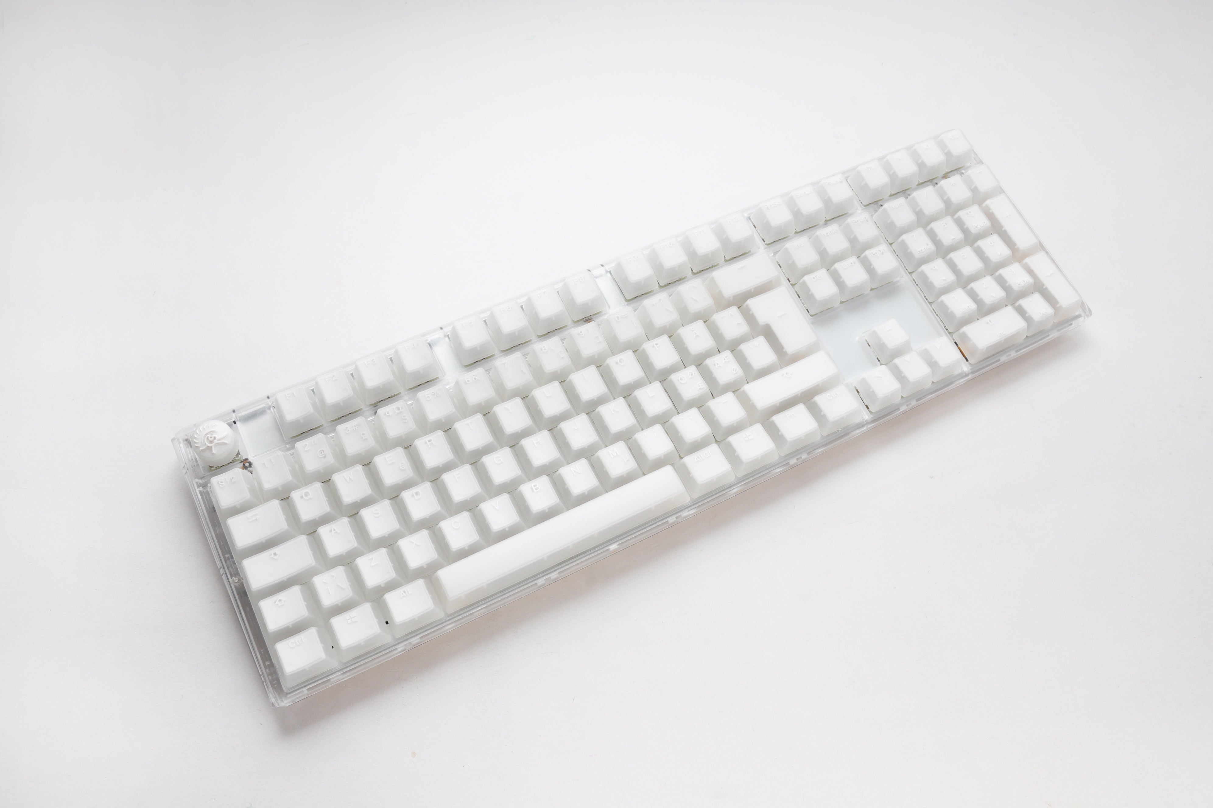 Ducky One   Aura White Nordic Fullsize Cherry Silent Red- Rgb